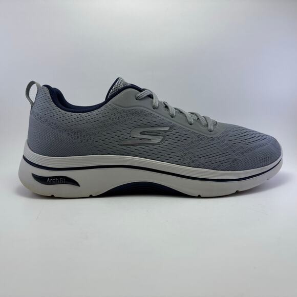 SKECHERS \